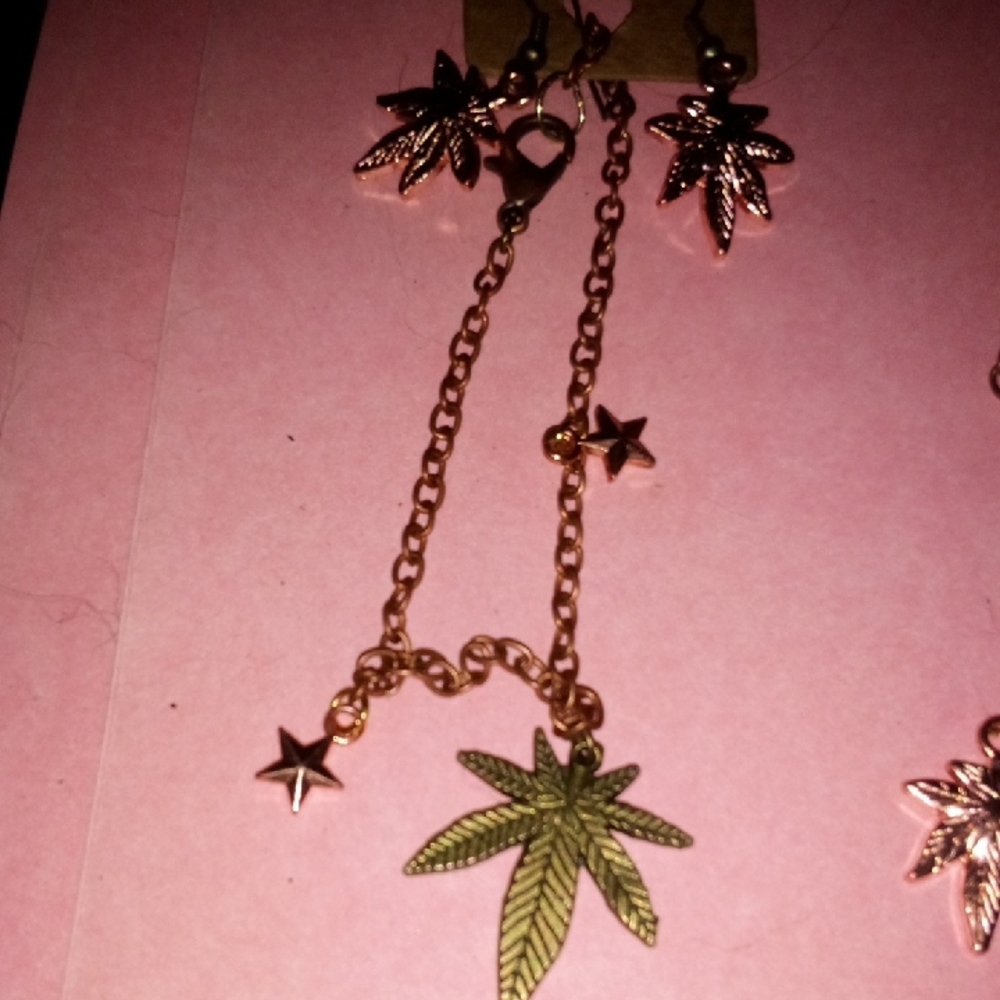 Elegant Gold and Green Leaf Jewelry Set
